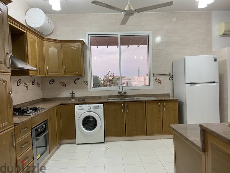 Fully furnished 2 bed apart penthouse, big terrace, FREE INTERNET 10