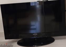 32inch Samsung TV with stand 0