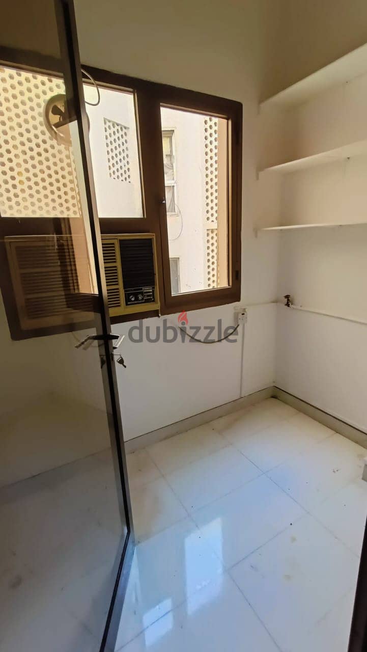 Spacious 3 Bhk available in Mutrah near Oman House 5