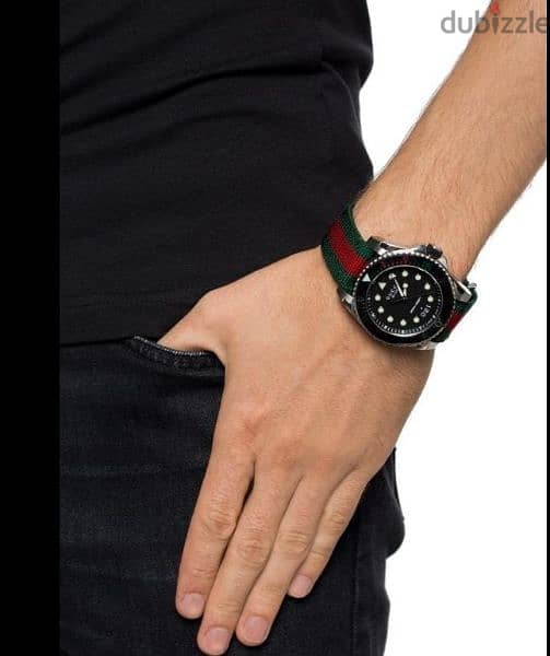 Gucci Watche Urgent Sale brand New box 17