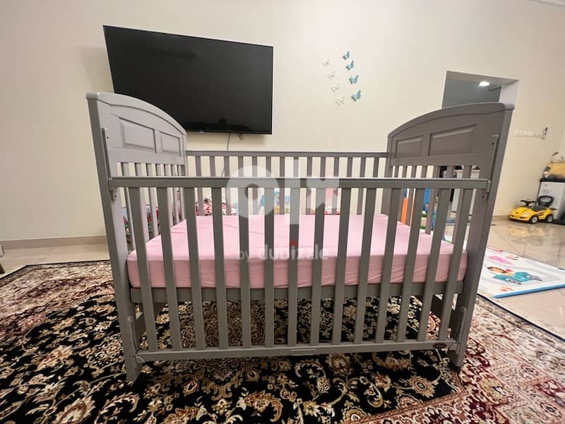 Baby Cot with wheels - slightly used as good as new 0