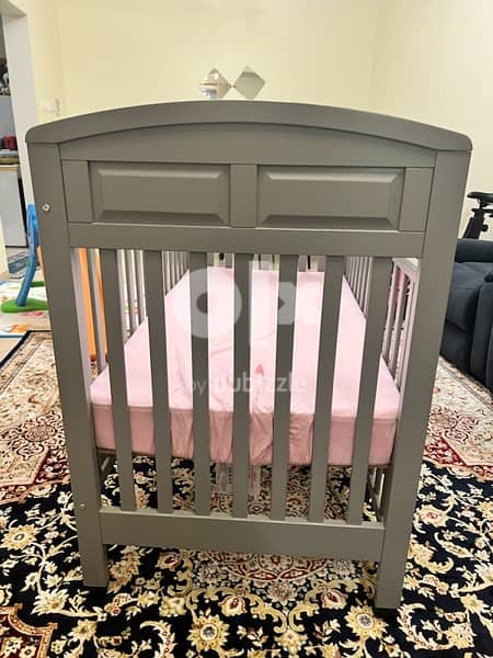 Baby Cot with wheels - slightly used as good as new 3