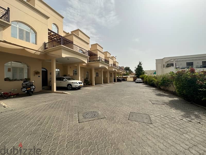 highly recommend 4+1 BHK huge twin villa in qurum pdo area 2