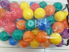 so many colourful plastic balls. . 0