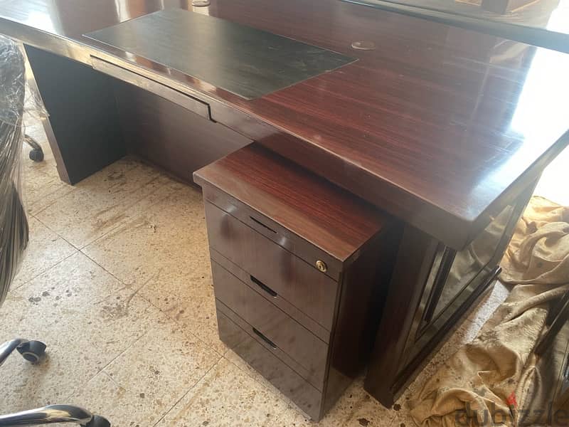 Office Furnitures for sale Free fittings within muscat 9
