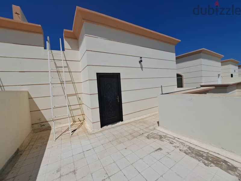 7 BEDROOM VILLA IN sUR al HADID NEAR BEACH 11