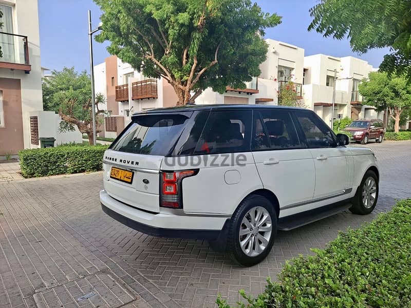 Range Rover Vogue 2016 full option GCC spec looks and drives like new 3