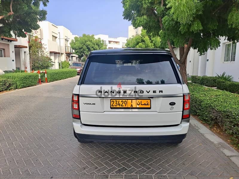 Range Rover Vogue 2016 full option GCC spec looks and drives like new 4