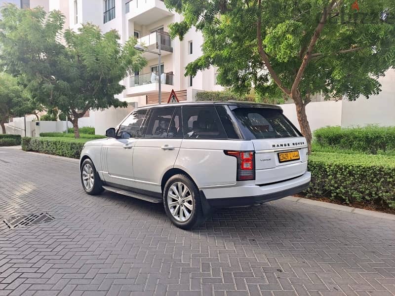 Range Rover Vogue 2016 full option GCC spec looks and drives like new 11
