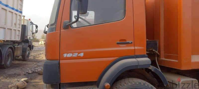 شاحنة مرسيدس نساف موديل ٢٠٠٥ للبيع 3