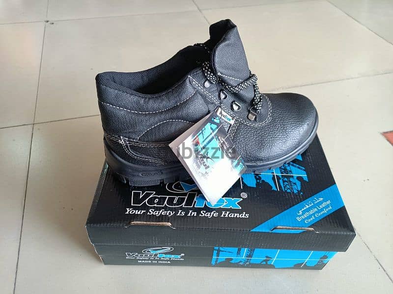 brand new vaultex safety boots 1