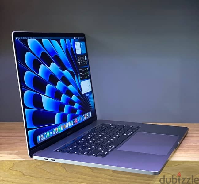 MacBook Pro 2018 (15-inch, 32GB RAM, 512GB SSD, 2.9GHz Intel Core i9 1