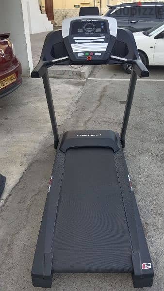 treadmill for sale. looking new 3