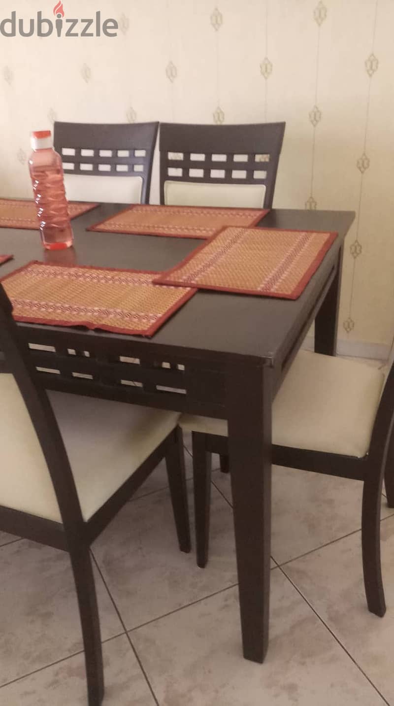 DINNING TABLE WITH 4 CHAIRS 0