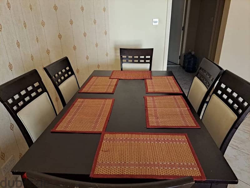 DINNING TABLE WITH 4 CHAIRS 1