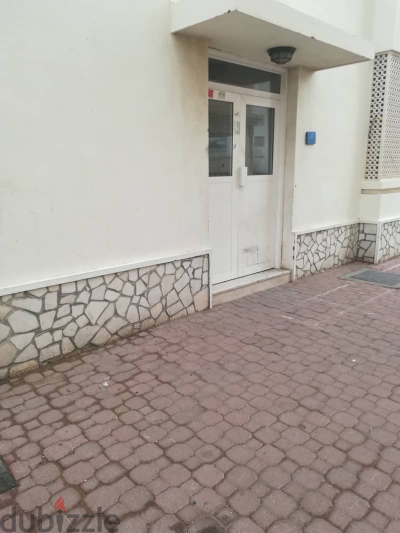 1 BHK Flat at Al Khuwair near Noor Hpermarket 7