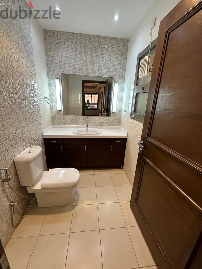3Ak3-Luxurious 5BHK Villa for rent in Madinat S. Qabous near British Sc 4