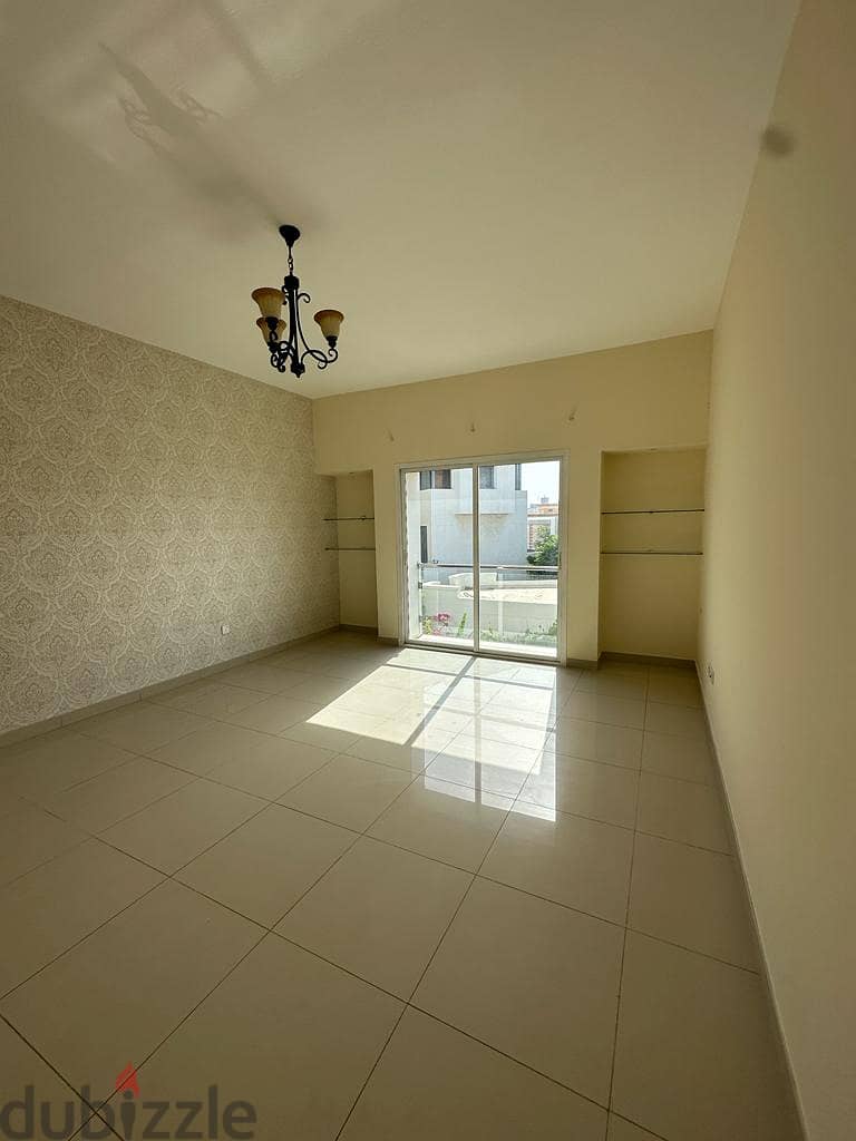 6AK3-"Stunning 4BHK Villa for rent near Qurom Garden Awaits!" 8