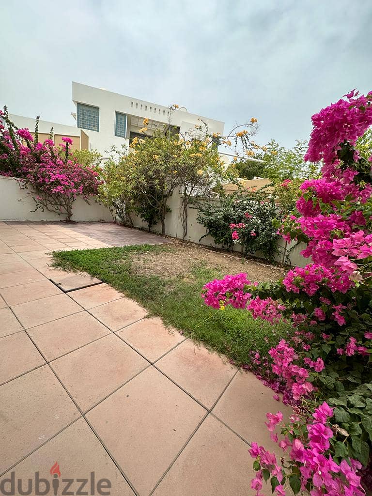 6AK3-"Stunning 4BHK Villa for rent near Qurom Garden Awaits!" 17
