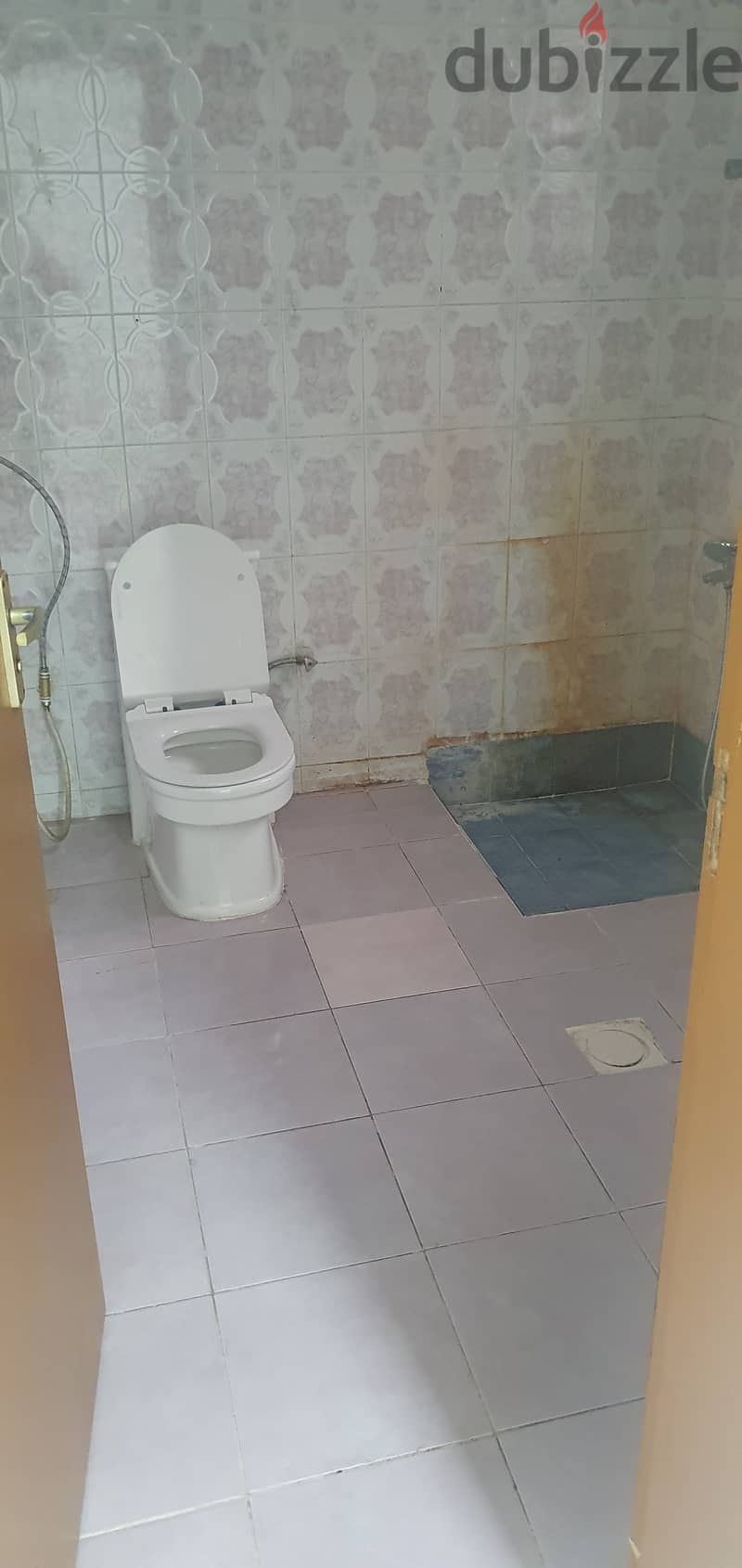 Share Room for rent near national University alhail south 1