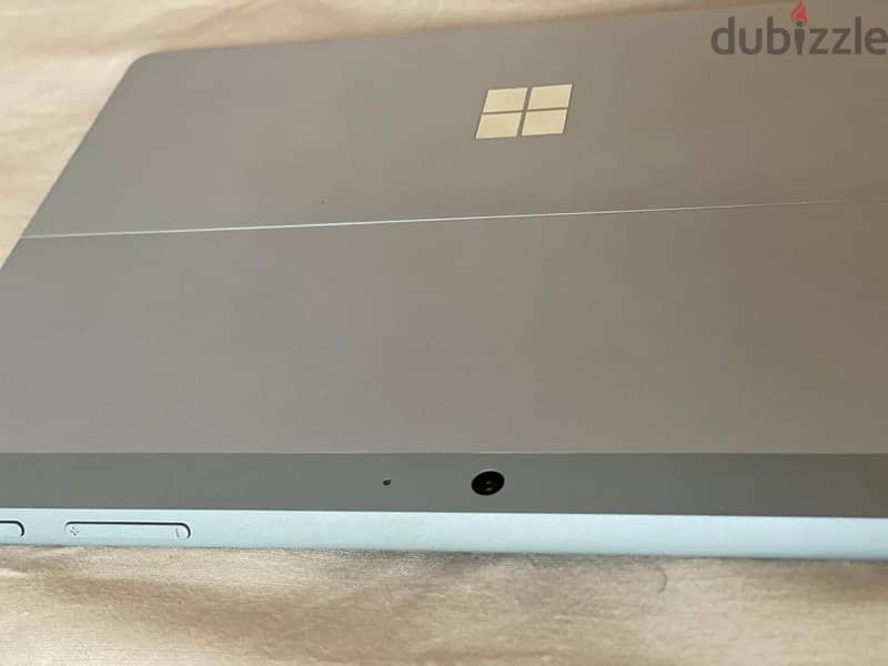 Microsoft Surface Go 2 – 4GB RAM / 64GB SSD / Cond: 10/10 8