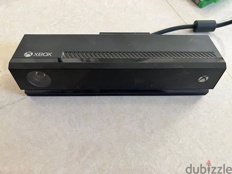 Xbox one console + Kinect (perfect condition) 5