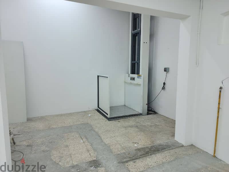 warehouse/godown for rent. 220m² area in ruwi centre 7