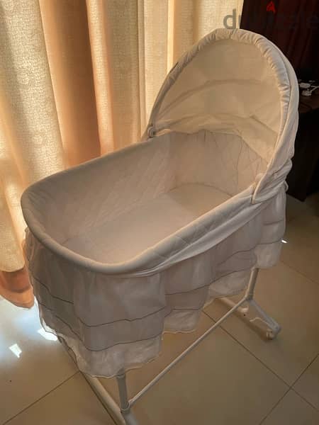 Giggles Baby Cradle from centrepoint sparingly used with box 2
