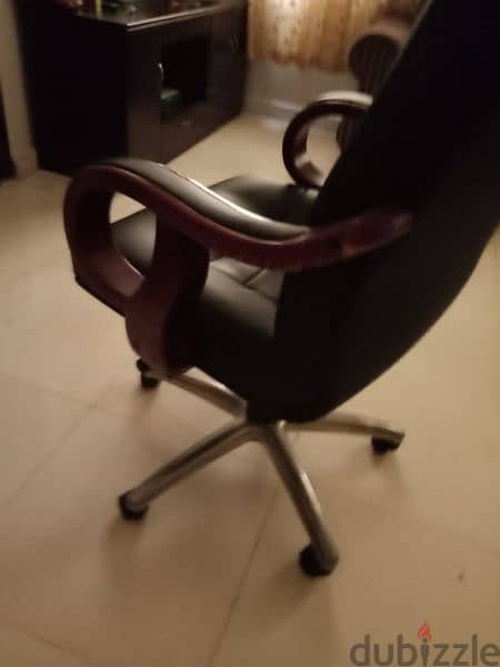 Computer table and chair for sale. 3