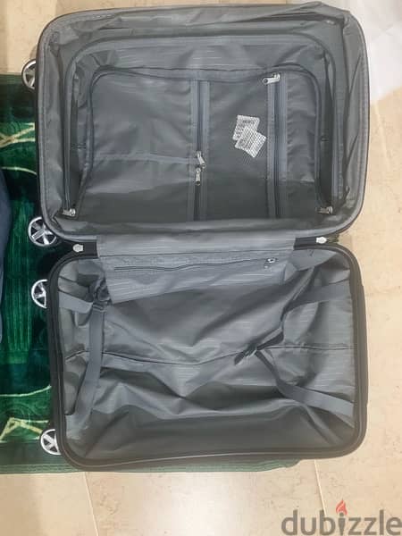 luggage  that can be taken on the plane  (on board)20 inch . new 2
