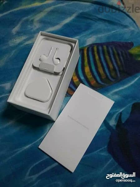 Brand New iPhone 7 (iOS 15.8) with accessories 1