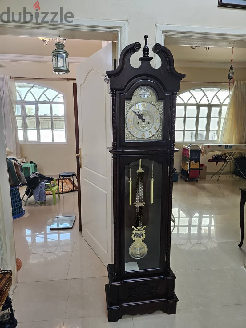 Grandfather clock in very good condition. 0