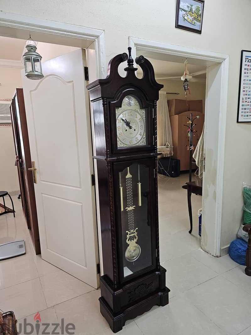 Grandfather clock in very good condition. 1