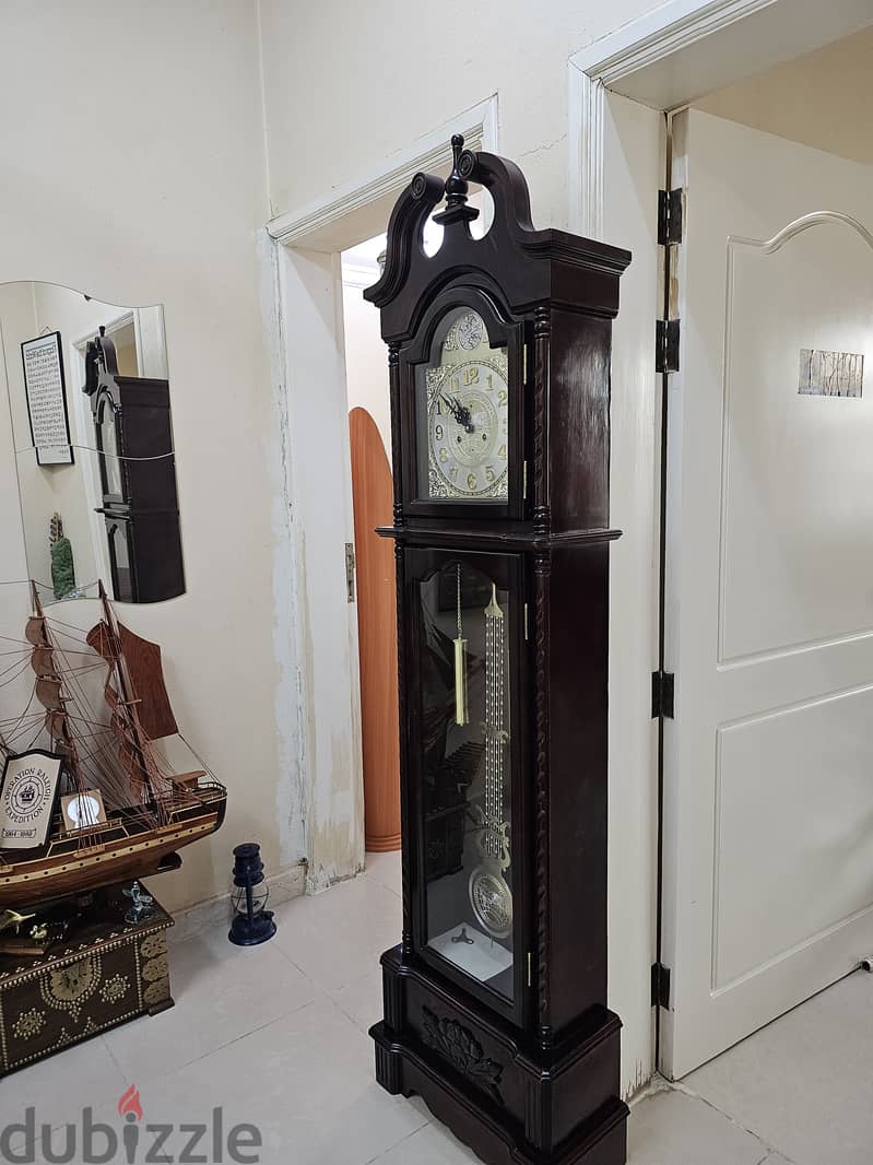 Grandfather clock in very good condition. 2