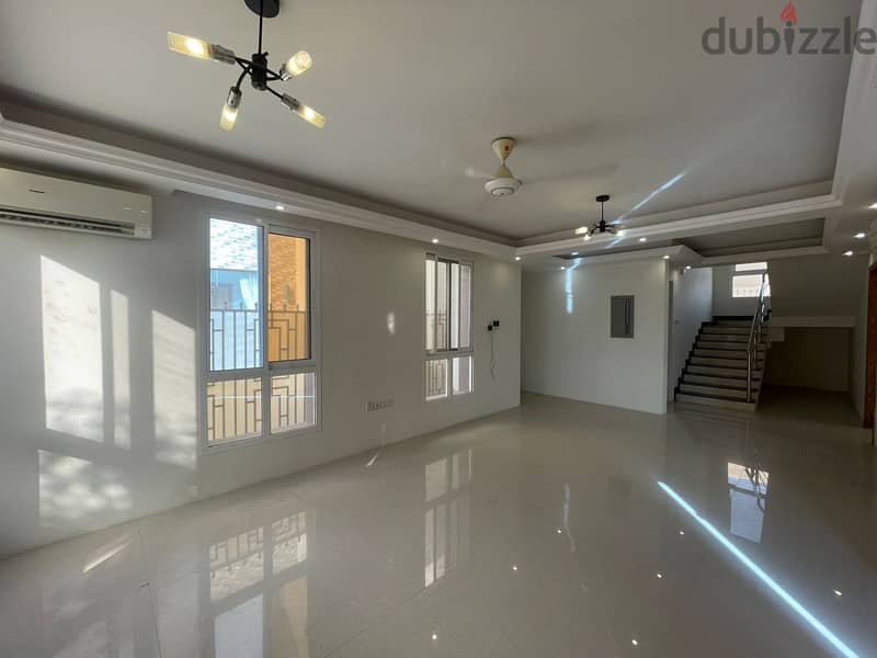 4 + 1 BR Lovely Compound Villa in Al Hail with Shared Pool & Gym 3