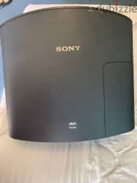 Sony 4K native projector for home cinema in new and perfect condition 3