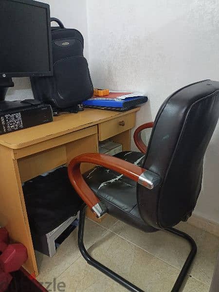 Second hand study table online and chair near me