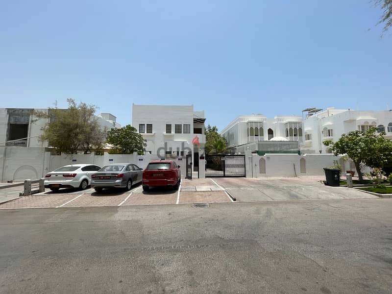 Commercial Villa for Sale in Shatti Al Qurum 17