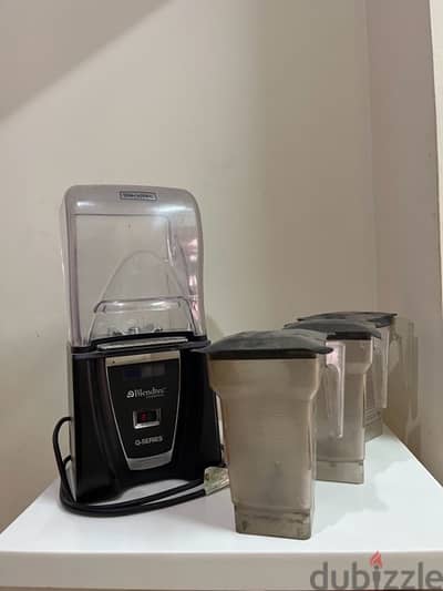 Blendtec Connoisseur 825 Blender With 2 Four-Side Jars