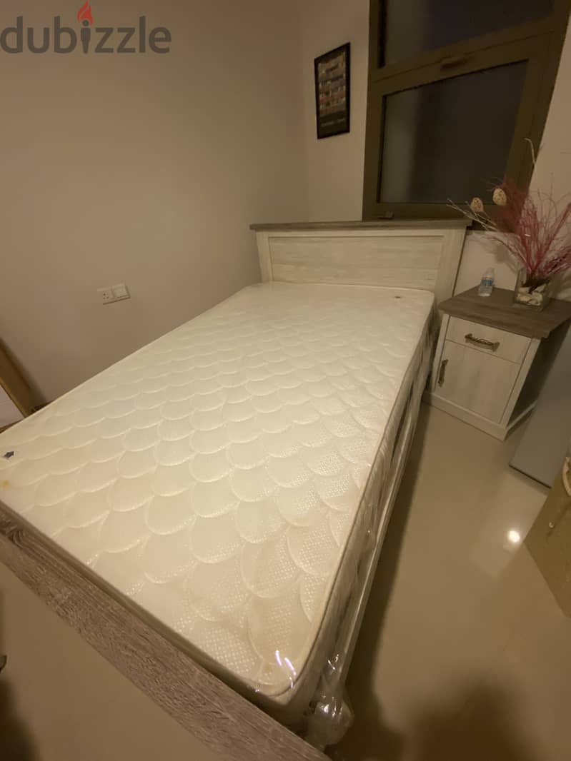 Beautiful single bed including mattress & nightstand - like new! 5