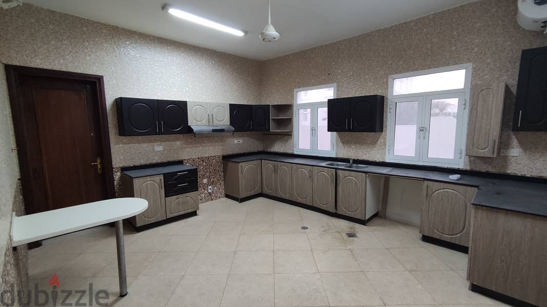 6 Bedroom Villa in Shatti Al Qurum 4