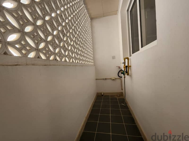 2 BR Apartment For Rent In Shatti Al Qurum 6