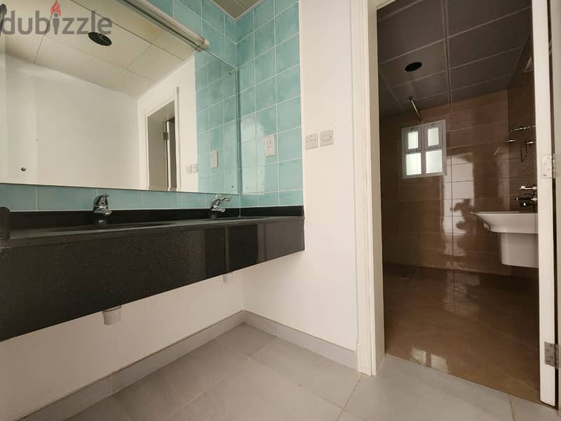 2 BR Apartment For Rent In Shatti Al Qurum 7