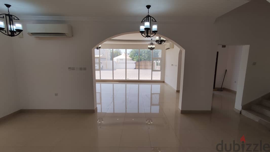 6 Bedroom Villa in Shatti Al Qurum 4