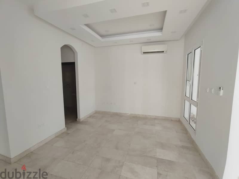 5BEDROOM VILLA AVAILABLE FOR RENT MADINAT AS SULTAN QABOOS 10