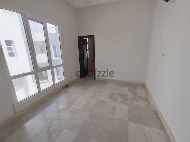 5BEDROOM VILLA AVAILABLE FOR RENT MADINAT AS SULTAN QABOOS 17