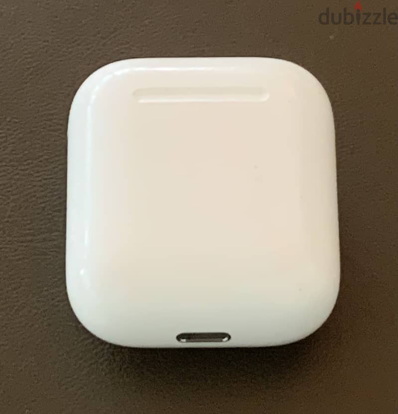 Apple AirPods 2nd Generation Excellent Condition 3