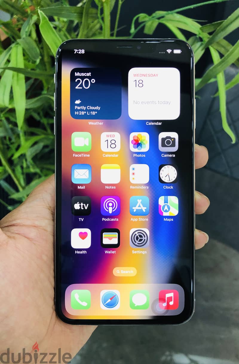 iPhone XS Max (256GB Silver White) Excellent Condition. +968 94077314 2
