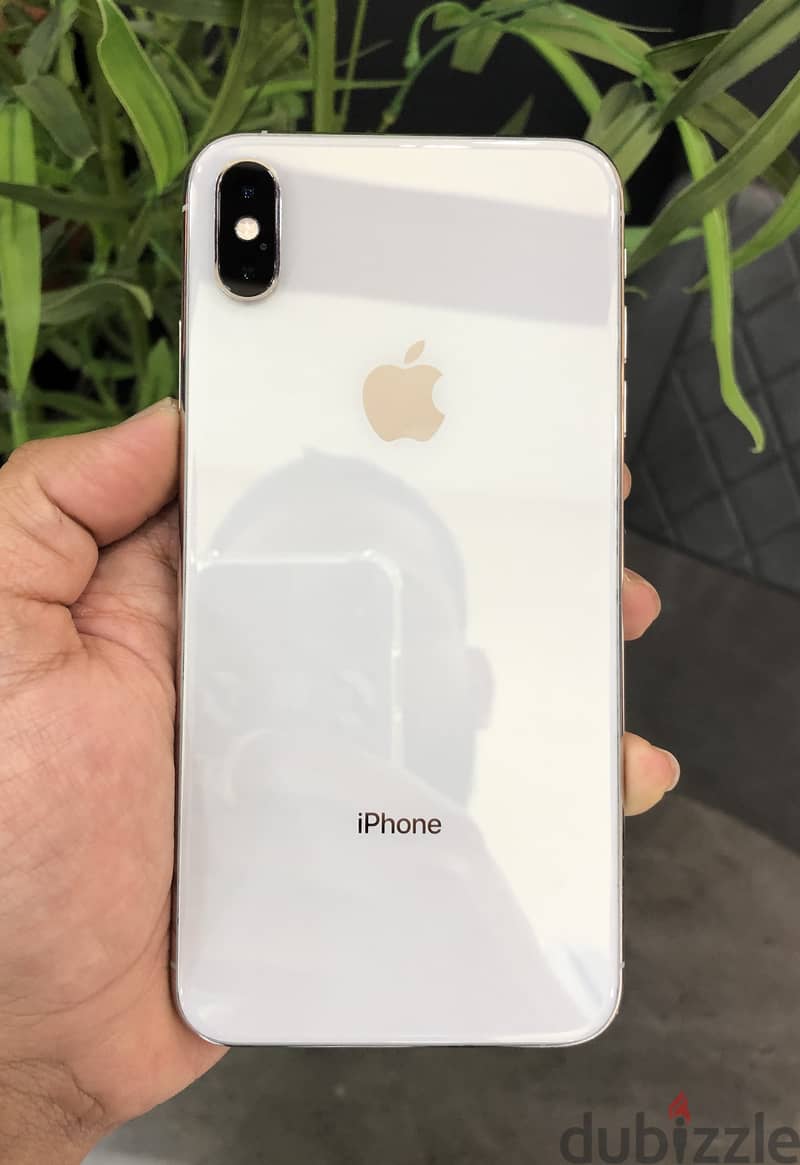 iPhone XS Max (256GB Silver White) Excellent Condition. +968 94077314 3