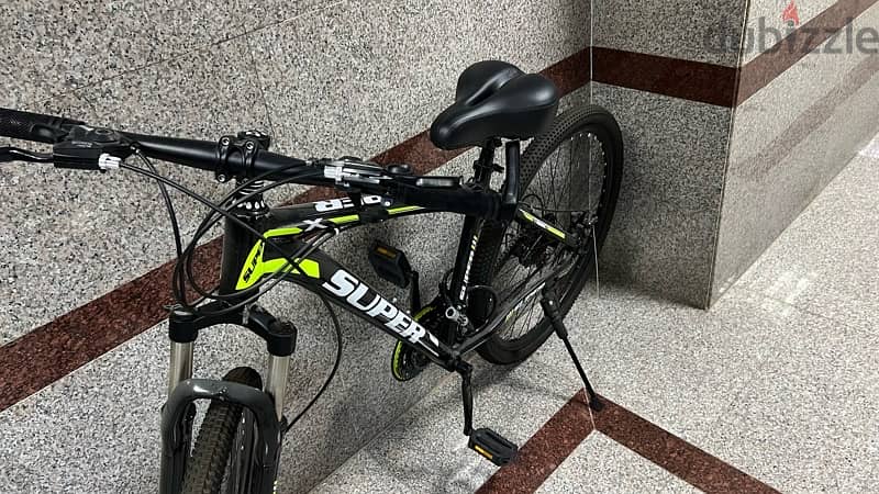 large Bicycle with gear shifts 3